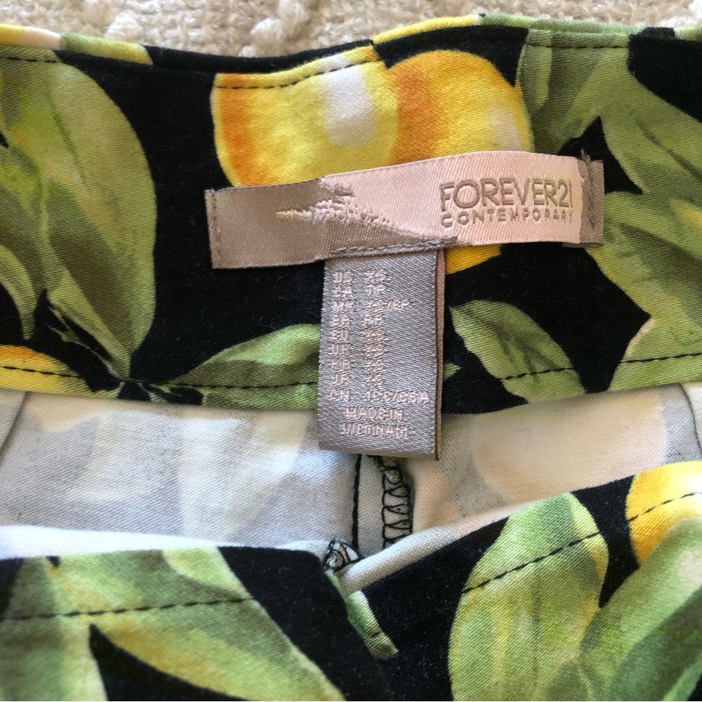 Lemon print shorts - Picture 2 of 3